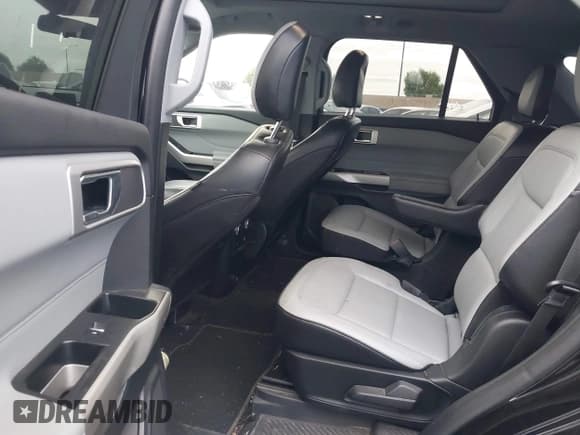 ✅ 2021 Ford Explorer XLT • VIN: 1FMSK7DH3MGA31425 • Lot: 43692608. Wystawiony na IAAI z przebiegiem 79 798 mil. Bezpłatny archiwum sprzedaży aukcyjnych z USA i szczegółowy raport historii pojazdu na DreamBid. Zdjęcie 8.