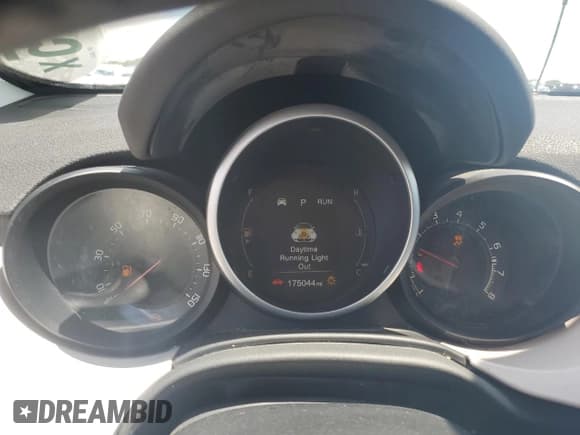 ✅ 2016 FIAT 500X Lounge • VIN: ZFBCFXDT7GP354076 • Лот: 59963845. Опубликован ранее на Copart с пробегом 175 044 миль. Бесплатный доступ к архиву аукционных продаж из США и подробный отчёт об истории автомобиля на DreamBid. Изображение 9.