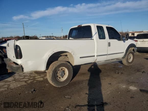 ✅ 1999 Ford F-250 XL • VIN: 1FTNX21S8XEC58955 • Lot: 84917334. Listed on Copart with 272,953 mi. Free auction sales archive from the USA and detailed vehicle history report at DreamBid. Image 3.