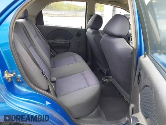 2006 Chevrolet Aveo LS z VIN KL1TD56696B587314, wystawiony jako IAAI lot #43123914 z przebiegiem 118 023 mil mil oraz . Historia ofert i sprzedaży dostępna na DreamBid. Obrazek 8.