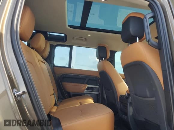 ✅ 2024 Land Rover Defender S • VIN: SALEJ7EU2R2272955 • Lot: 66796994. Wystawiony na Copart z przebiegiem 9 079 mil. Bezpłatny archiwum sprzedaży aukcyjnych z USA i szczegółowy raport historii pojazdu na DreamBid. Zdjęcie 11.