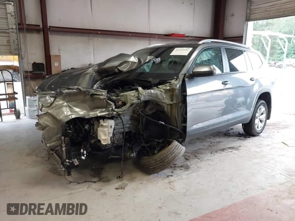 ✅ 2018 Volkswagen Atlas SE • VIN: 1V2LR2CA5JC521085 • Лот: 42322031. Опубликован ранее на IAAI с пробегом 100 262 миль. Бесплатный доступ к архиву аукционных продаж из США и подробный отчёт об истории автомобиля на DreamBid. Изображение 2.