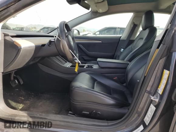 ✅ 2021 Tesla Model 3 Standard Range Plus • VIN: 5YJ3E1EA0MF092143 • Lot: 91743025. Wystawiony na Copart z przebiegiem Nie podano. Bezpłatny archiwum sprzedaży aukcyjnych z USA i szczegółowy raport historii pojazdu na DreamBid. Zdjęcie 7.