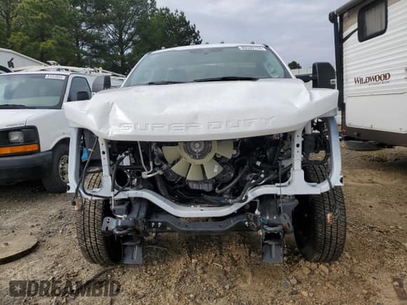 ✅ 2024 Ford F-250 • VIN: 1FTRF2BA2REC34311 • Lot: 80530174. Wystawiony na Copart z przebiegiem 1 209 mil. Bezpłatny archiwum sprzedaży aukcyjnych z USA i szczegółowy raport historii pojazdu na DreamBid. Zdjęcie 5.