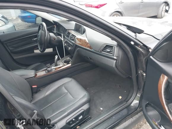 ✅ 2013 BMW 3 Series 328i • VIN: WBA3C1G53DNR49138 • Lot: 43771541. Wystawiony na IAAI z przebiegiem 125 988 mil. Bezpłatny archiwum sprzedaży aukcyjnych z USA i szczegółowy raport historii pojazdu na DreamBid. Zdjęcie 5.