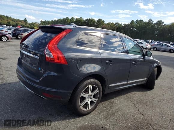 ✅ 2015 Volvo XC60 T6 • VIN: YV4902RK8F2750232 • Лот: 85317505. Опубликован ранее на Copart с пробегом 120 844 миль. Бесплатный доступ к архиву аукционных продаж из США и подробный отчёт об истории автомобиля на DreamBid. Изображение 3.