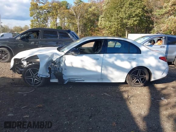 ✅ 2025 Mercedes-Benz C 300 • VIN: W1KAF4HB6SR241307 • Lot: 43523125. Wystawiony na IAAI z przebiegiem 3 069 mil. Bezpłatny archiwum sprzedaży aukcyjnych z USA i szczegółowy raport historii pojazdu na DreamBid. Zdjęcie 14.