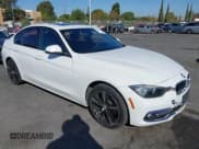 ✅ 2016 BMW 3 Series 328i • VIN: WBA8E9G59GNU30100 • Lot: 43417808. Wystawiony na IAAI z przebiegiem 92 818 mil. Bezpłatny archiwum sprzedaży aukcyjnych z USA i szczegółowy raport historii pojazdu na DreamBid. Zdjęcie 1.