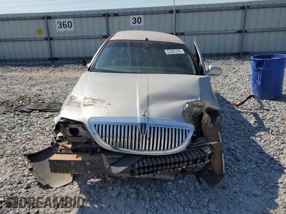 ✅ 2008 Lincoln Town Car Limited • VIN: 2LNHM82WX8X658778 • Lot: 81089305. Wystawiony na Copart z przebiegiem 176 978 mil. Bezpłatny archiwum sprzedaży aukcyjnych z USA i szczegółowy raport historii pojazdu na DreamBid. Zdjęcie 5.