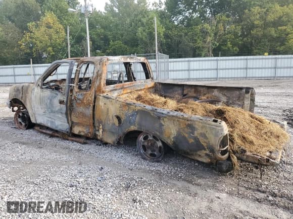 ✅ 2000 Ford F-150 XL • VIN: 1FTRX18L2YNC34422 • Лот: 71864455. Опубликован ранее на Copart с пробегом Не указан. Бесплатный доступ к архиву аукционных продаж из США и подробный отчёт об истории автомобиля на DreamBid. Изображение 2.