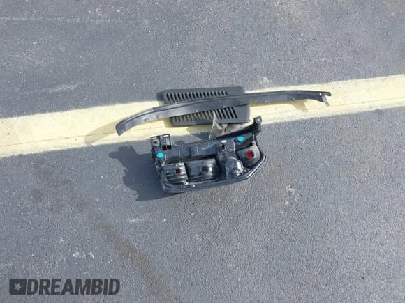 ✅ 2023 Chevrolet Suburban Premier • VIN: 1GNSCFKD6PR470145 • Лот: 43139108. Опубликован ранее на IAAI с пробегом 46 195 миль. Бесплатный доступ к архиву аукционных продаж из США и подробный отчёт об истории автомобиля на DreamBid. Изображение 12.