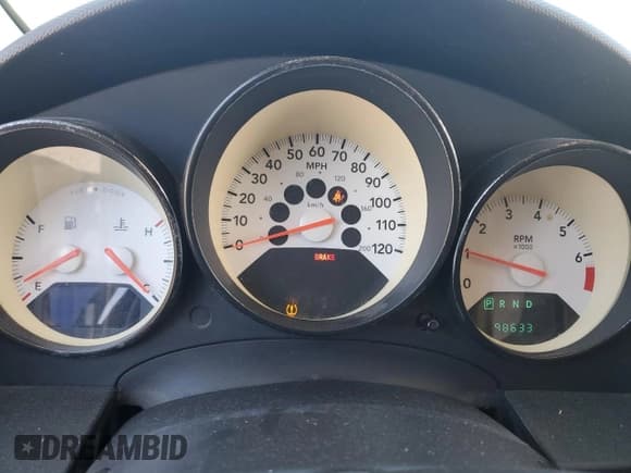 ✅ 2009 Dodge Caliber SXT • VIN: 1B3HB48A29D103266 • Лот: 68567414. Опубликован ранее на Copart с пробегом 98 633 миль. Бесплатный доступ к архиву аукционных продаж из США и подробный отчёт об истории автомобиля на DreamBid. Изображение 9.