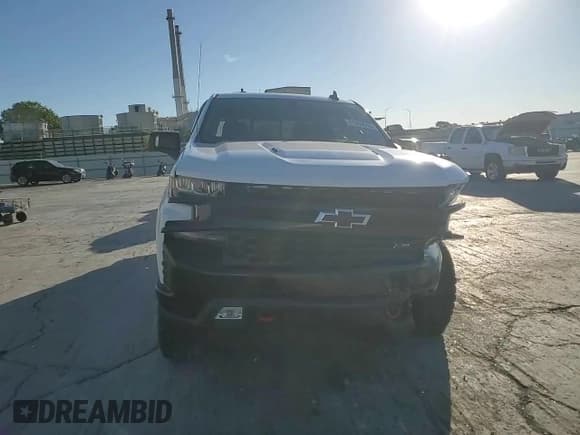 ✅ 2022 Chevrolet Silverado 1500 LT Trail Boss • VIN: 1GCPYFEL8NZ134139 • Lot: 87380545. Wystawiony na Copart z przebiegiem 33 312 mil. Bezpłatny archiwum sprzedaży aukcyjnych z USA i szczegółowy raport historii pojazdu na DreamBid. Zdjęcie 13.