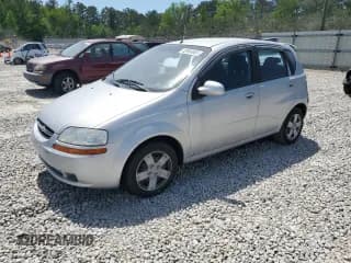 ✅ 2007 Chevrolet Aveo LS • VIN: KL1TD66617B758922 • Lot: 52804665. Wystawiony na Copart z przebiegiem 91 639 mil. Bezpłatny archiwum sprzedaży aukcyjnych z USA i szczegółowy raport historii pojazdu na DreamBid. Zdjęcie 1.