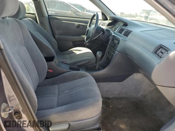 ✅ 2000 Toyota Camry LE • VIN: 4T1BG22K2YU679297 • Lot: 90669205. Wystawiony na Copart z przebiegiem 140 056 mil. Bezpłatny archiwum sprzedaży aukcyjnych z USA i szczegółowy raport historii pojazdu na DreamBid. Zdjęcie 7.