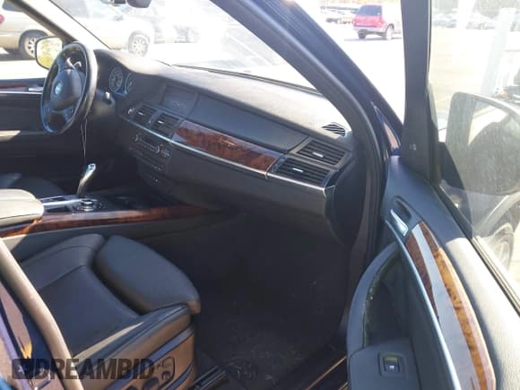 ✅ 2012 BMW X5 50i • VIN: 5UXZV8C59CL425927 • Lot: 43917996. Listed on IAAI with 121,518 mi. Free auction sales archive from the USA and detailed vehicle history report at DreamBid. Image 5.