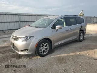 ✅ 2019 Chrysler Pacifica Touring L Plus • VIN: 2C4RC1EG3KR526500 • Lot: 86121695. Wystawiony na Copart z przebiegiem 72 847 mil. Bezpłatny archiwum sprzedaży aukcyjnych z USA i szczegółowy raport historii pojazdu na DreamBid. Zdjęcie 1.