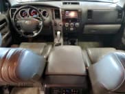 ✅ 2010 Toyota Sequoia Limited • VIN: 5TDJW5G14AS038019 • Лот: 65326245. Опубликован ранее на Copart с пробегом 264 450 миль. Бесплатный доступ к архиву аукционных продаж из США и подробный отчёт об истории автомобиля на DreamBid. Изображение 8.