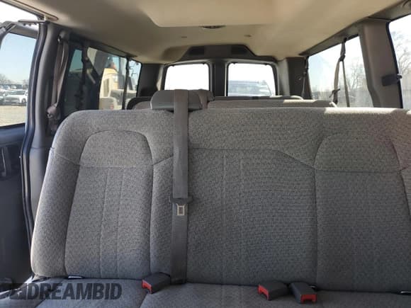✅ 2019 Chevrolet Express Passenger LT • VIN: 1GAZGPFG6K1288418 • Lot: 46890365. Wystawiony na Copart z przebiegiem 163 661 mil. Bezpłatny archiwum sprzedaży aukcyjnych z USA i szczegółowy raport historii pojazdu na DreamBid. Zdjęcie 10.