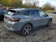 ✅ 2023 Volkswagen ID.4 Pro S • VIN: 1V2FMPE88PC012748 • Lot: 91027435. Wystawiony na Copart z przebiegiem 21 024 mil. Bezpłatny archiwum sprzedaży aukcyjnych z USA i szczegółowy raport historii pojazdu na DreamBid. Zdjęcie 3.