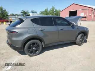 ✅ 2024 Dodge Hornet R/T Plus • VIN: ZACPDFDW4R3A12283 • Lot: 71640755. Wystawiony na Copart z przebiegiem 34 571 mil mil. Skorzystaj z bezpłatnego archiwum sprzedaży aukcyjnych z USA i zobacz szczegółowy raport historii pojazdu na DreamBid. Zdjęcie 3.