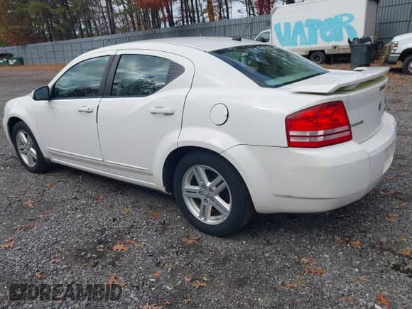 2010 Dodge Avenger R/T z VIN 1B3CC5FB7AN234586, wystawiony jako IAAI lot #43589935 z przebiegiem 172 058 mil mil oraz . Historia ofert i sprzedaży dostępna na DreamBid. Obrazek 3.