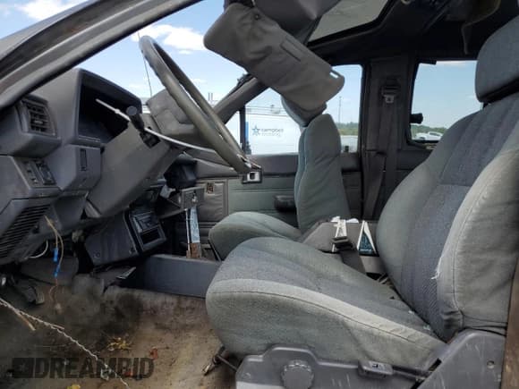 ✅ 1987 Toyota 4Runner Deluxe • VIN: JT4RN62S6H0155884 • Lot: 71807455. Listed on Copart with 214,767 mi. Free auction sales archive from the USA and detailed vehicle history report at DreamBid. Image 7.