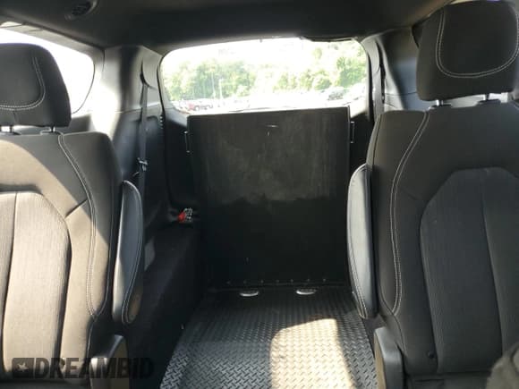 ✅ 2022 Chrysler Pacifica Touring • VIN: 2C4RC1FG1NR199419 • Lot: 55379035. Wystawiony na Copart z przebiegiem 57 566 mil. Bezpłatny archiwum sprzedaży aukcyjnych z USA i szczegółowy raport historii pojazdu na DreamBid. Zdjęcie 10.