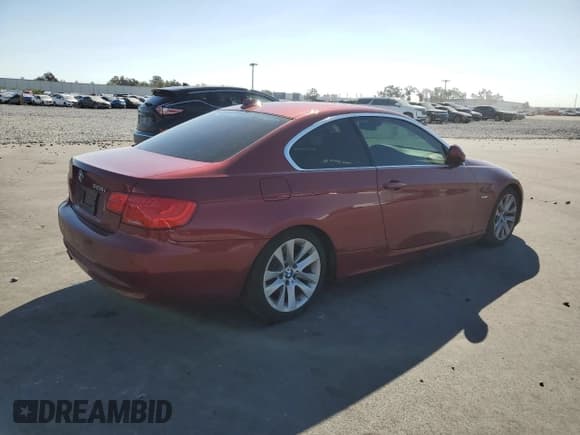 ✅ 2012 BMW 3 Series 328i • VIN: WBAKE3C50CE770996 • Lot: 93193625. Wystawiony na Copart z przebiegiem 51 899 mil. Bezpłatny archiwum sprzedaży aukcyjnych z USA i szczegółowy raport historii pojazdu na DreamBid. Zdjęcie 3.
