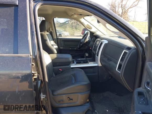 ✅ 2009 Dodge 1500 SLT • VIN: 1D3HV18TX9S787573 • Lot: 41995555. Wystawiony na IAAI z przebiegiem 215 962 mil. Bezpłatny archiwum sprzedaży aukcyjnych z USA i szczegółowy raport historii pojazdu na DreamBid. Zdjęcie 5.