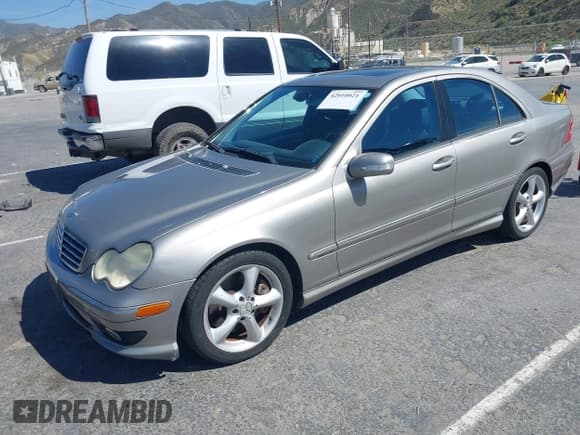 ✅ 2006 Mercedes-Benz C 230 Sport • VIN: WDBRF52H66A859343 • Lot: 42010021. Wystawiony na IAAI z przebiegiem 88 815 mil. Bezpłatny archiwum sprzedaży aukcyjnych z USA i szczegółowy raport historii pojazdu na DreamBid. Zdjęcie 17.