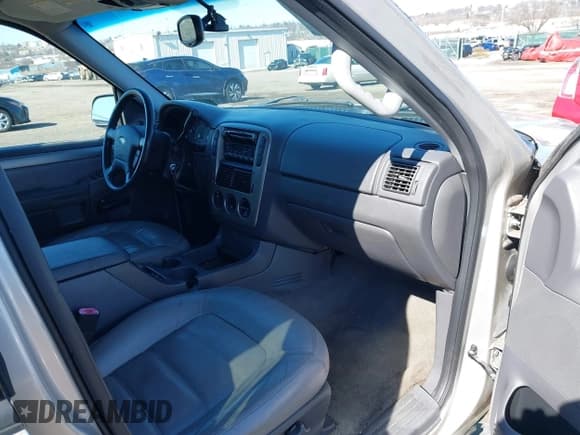 ✅ 2004 Ford Explorer XLT • VIN: 1FMZU73E94UB41087 • Lot: 41750718. Listed on IAAI with 140,246 mi. Free auction sales archive from the USA and detailed vehicle history report at DreamBid. Image 5.