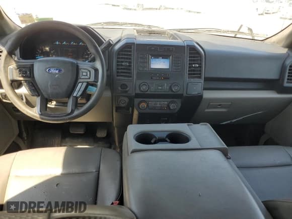 ✅ 2019 Ford F-150 XL • VIN: 1FTEW1C53KKC90291 • Lot: 81396495. Wystawiony na Copart z przebiegiem 156 117 mil. Bezpłatny archiwum sprzedaży aukcyjnych z USA i szczegółowy raport historii pojazdu na DreamBid. Zdjęcie 8.