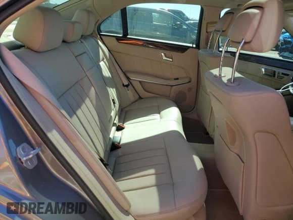 ✅ 2015 Mercedes-Benz E 400 • VIN: WDDHF6FBXFB159821 • Лот: 74948354. Опубликован ранее на Copart с пробегом 33 311 миль. Бесплатный доступ к архиву аукционных продаж из США и подробный отчёт об истории автомобиля на DreamBid. Изображение 10.