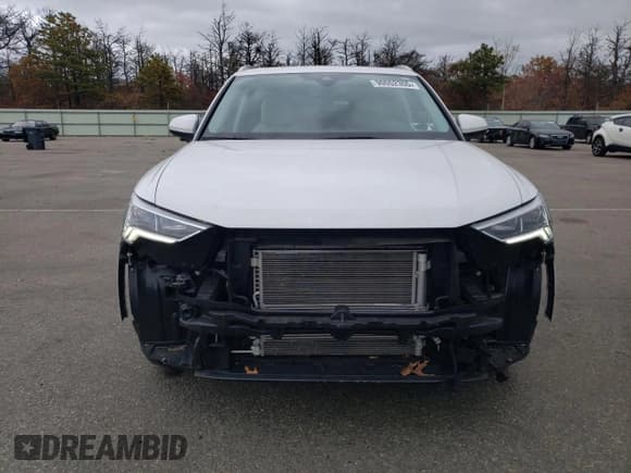 ✅ 2024 Audi Q3 S line Premium • VIN: WA1DECF34R1025698 • Lot: 90062355. Wystawiony na Copart z przebiegiem 19 610 mil. Bezpłatny archiwum sprzedaży aukcyjnych z USA i szczegółowy raport historii pojazdu na DreamBid. Zdjęcie 5.