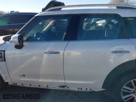 ✅ 2024 MINI Countryman Cooper S • VIN: WMZ83BR06R3S03981 • Lot: 41306472. Listed on IAAI with 11,387 mi. Free auction sales archive from the USA and detailed vehicle history report at DreamBid. Image 15.