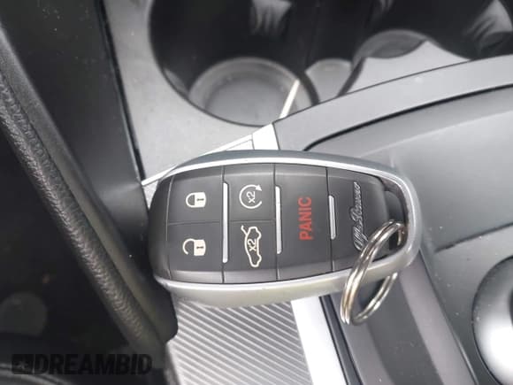 ✅ 2018 Alfa Romeo Giulia • VIN: ZARFAEDN3J7578523 • Lot: 41916102. Wystawiony na IAAI z przebiegiem 82 950 mil. Bezpłatny archiwum sprzedaży aukcyjnych z USA i szczegółowy raport historii pojazdu na DreamBid. Zdjęcie 11.