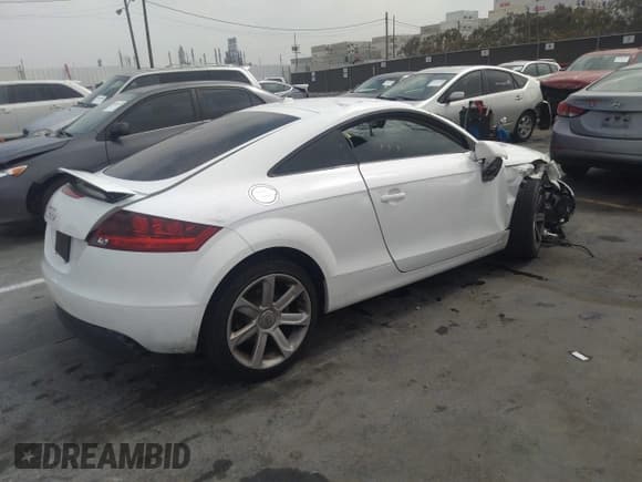 ✅ 2009 Audi TT • VIN: TRUJF38JX91012381 • Lot: 39113385. Wystawiony na IAAI z przebiegiem 74 427 mil. Bezpłatny archiwum sprzedaży aukcyjnych z USA i szczegółowy raport historii pojazdu na DreamBid. Zdjęcie 4.