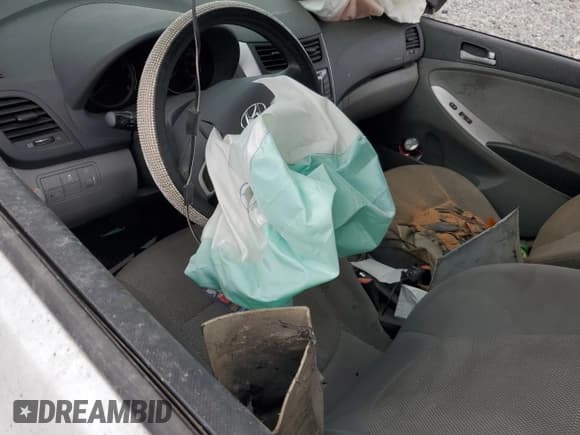 ✅ 2013 Hyundai Accent GS • VIN: KMHCT5AE6DU094066 • Lot: 82199995. Wystawiony na Copart z przebiegiem Nie podano. Bezpłatny archiwum sprzedaży aukcyjnych z USA i szczegółowy raport historii pojazdu na DreamBid. Zdjęcie 8.