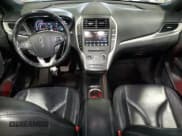 ✅ 2017 Lincoln MKC Select • VIN: 5LMTJ2DH7HUL68940 • Lot: 59793175. Wystawiony na Copart z przebiegiem 70 367 mil. Bezpłatny archiwum sprzedaży aukcyjnych z USA i szczegółowy raport historii pojazdu na DreamBid. Zdjęcie 8.