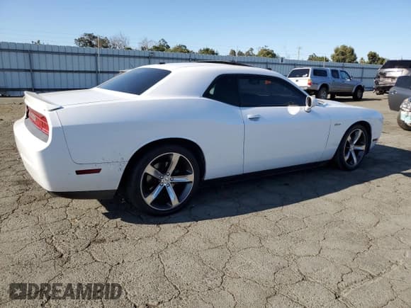 ✅ 2014 Dodge Challenger R/T 100th Anniversary Appearance • VIN: 2C3CDYBT3EH257023 • Lot: 69105284. Wystawiony na Copart z przebiegiem 107 737 mil. Bezpłatny archiwum sprzedaży aukcyjnych z USA i szczegółowy raport historii pojazdu na DreamBid. Zdjęcie 3.