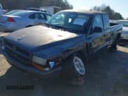 ✅ 2002 Dodge Dakota • VIN: 1B7GG12X72S664670 • Lot: 41334622. Wystawiony na IAAI z przebiegiem Nie podano. Bezpłatny archiwum sprzedaży aukcyjnych z USA i szczegółowy raport historii pojazdu na DreamBid. Zdjęcie 2.