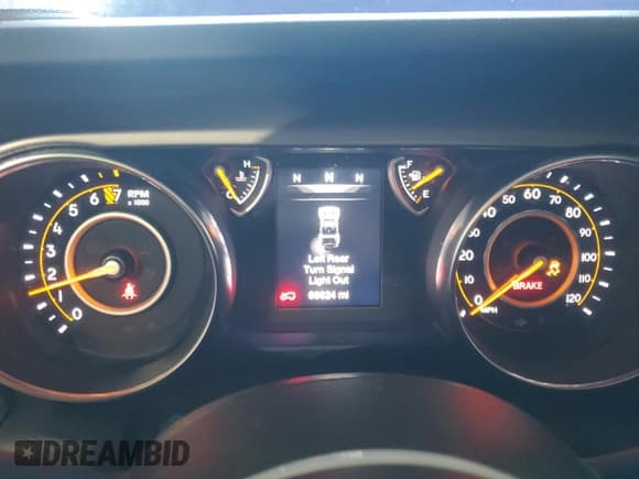 ✅ 2020 Jeep Wrangler Unlimited Black and Tan • VIN: 1C4HJXDG1LW267312 • Лот: 49658135. Опубликован ранее на Copart с пробегом 66 624 миль. Бесплатный доступ к архиву аукционных продаж из США и подробный отчёт об истории автомобиля на DreamBid. Изображение 9.