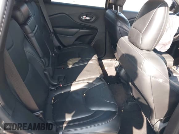 ✅ 2017 Jeep Cherokee Limited • VIN: 1C4PJLDB5HW516453 • Lot: 43151156. Wystawiony na IAAI z przebiegiem 96 720 mil. Bezpłatny archiwum sprzedaży aukcyjnych z USA i szczegółowy raport historii pojazdu na DreamBid. Zdjęcie 8.