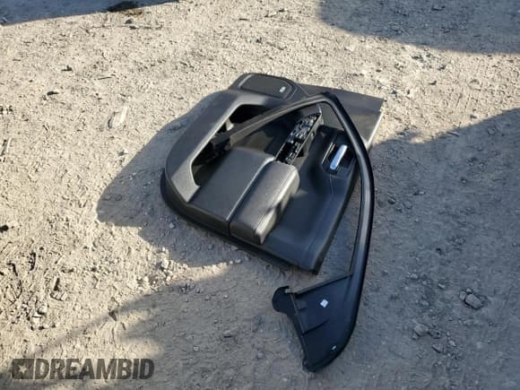 ✅ 2019 GMC Sierra 1500 • VIN: 1GTR9DELXKZ338107 • Лот: 84355215. Опубликован ранее на Copart с пробегом 108 405 миль. Бесплатный доступ к архиву аукционных продаж из США и подробный отчёт об истории автомобиля на DreamBid. Изображение 12.