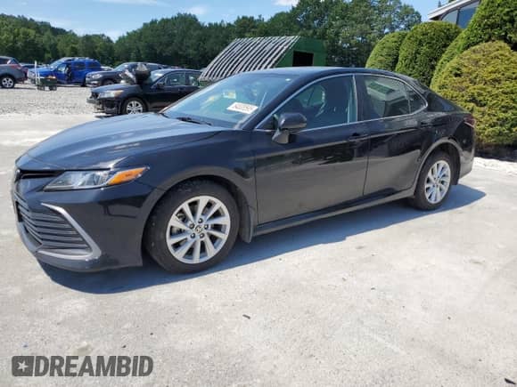 2023 Toyota Camry LE z VIN 4T1C11BK0PU083197, wystawiony jako Copart lot #64838595 z przebiegiem 67 089 mil mil oraz Nie do naprawy • Non repairable. Historia ofert i sprzedaży dostępna na DreamBid. Obrazek 1.