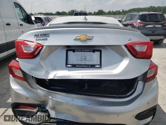 ✅ 2017 Chevrolet Cruze LT • VIN: 1G1BE5SM2H7194596 • Lot: 57413793. Listed on Copart with 111,213 mi. Free auction sales archive from the USA and detailed vehicle history report at DreamBid. Image 6.