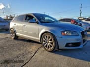 ✅ 2013 Audi A3 Premium Plus • VIN: WAUKJAFM0DA031123 • Лот: 94823255. Опубликован ранее на Copart с пробегом 164 317 миль. Бесплатный доступ к архиву аукционных продаж из США и подробный отчёт об истории автомобиля на DreamBid. Изображение 4.