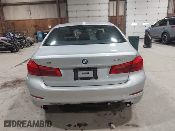 ✅ 2019 BMW 5 Series 530i xDrive • VIN: WBAJA7C59KWW05522 • Лот: 43828823. Опубликован ранее на IAAI с пробегом 80 576 миль. Бесплатный доступ к архиву аукционных продаж из США и подробный отчёт об истории автомобиля на DreamBid. Изображение 16.