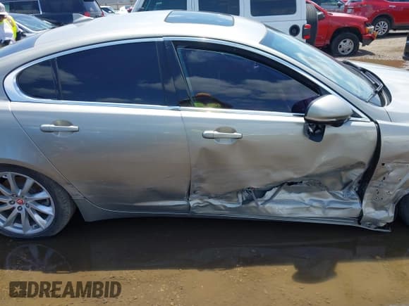 ✅ 2014 Jaguar XF T • VIN: SAJWA0ES3EPU09854 • Lot: 42510713. Listed on IAAI with 90,042 mi. Free auction sales archive from the USA and detailed vehicle history report at DreamBid. Image 13.